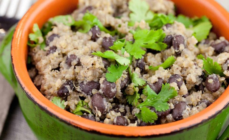 Recette de salade de quinoa aux haricots noirs